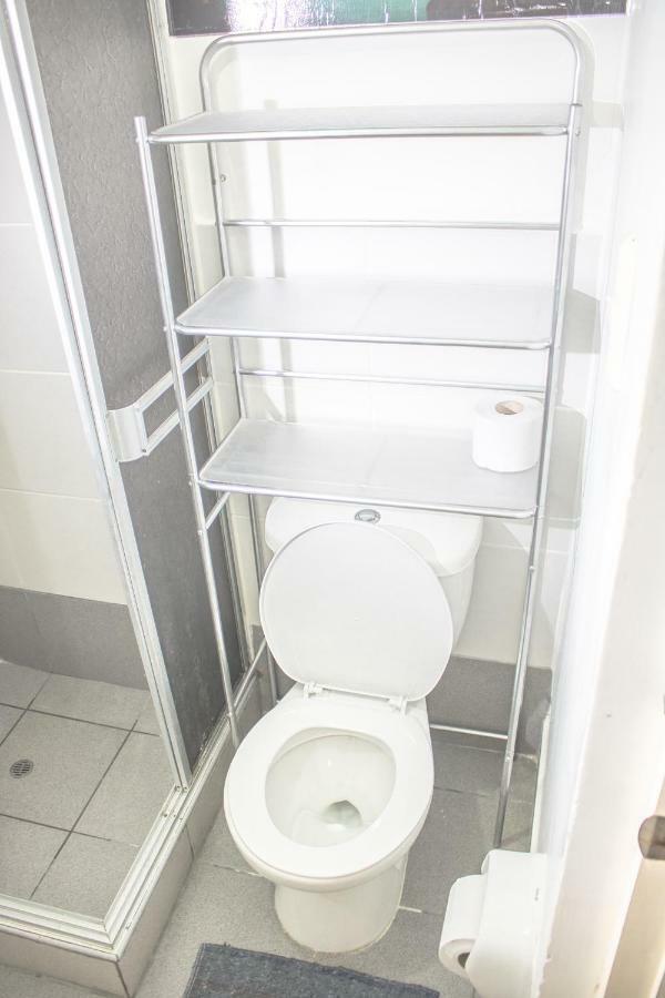 The White Lion 2 / 10 Min Airport Apartment Лима Екстериор снимка
